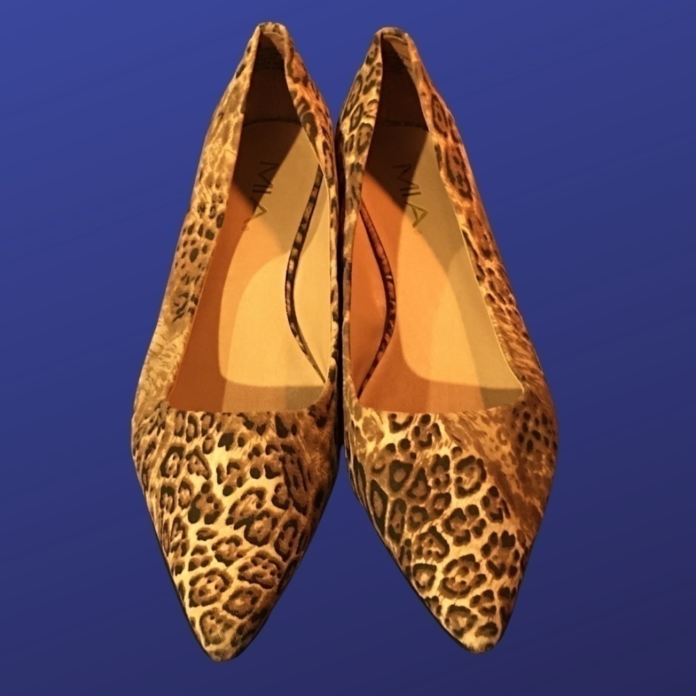 MIA “Courtney” Pointy Toe Flats, LEOPARD Print Fabric, Size 10M, EUC